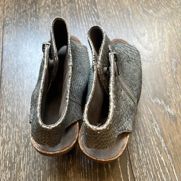 Heels - Picture 4 of 7